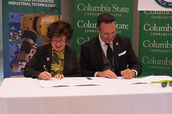 Dr. Smith and Dr. Marczak sign AiiT agreement